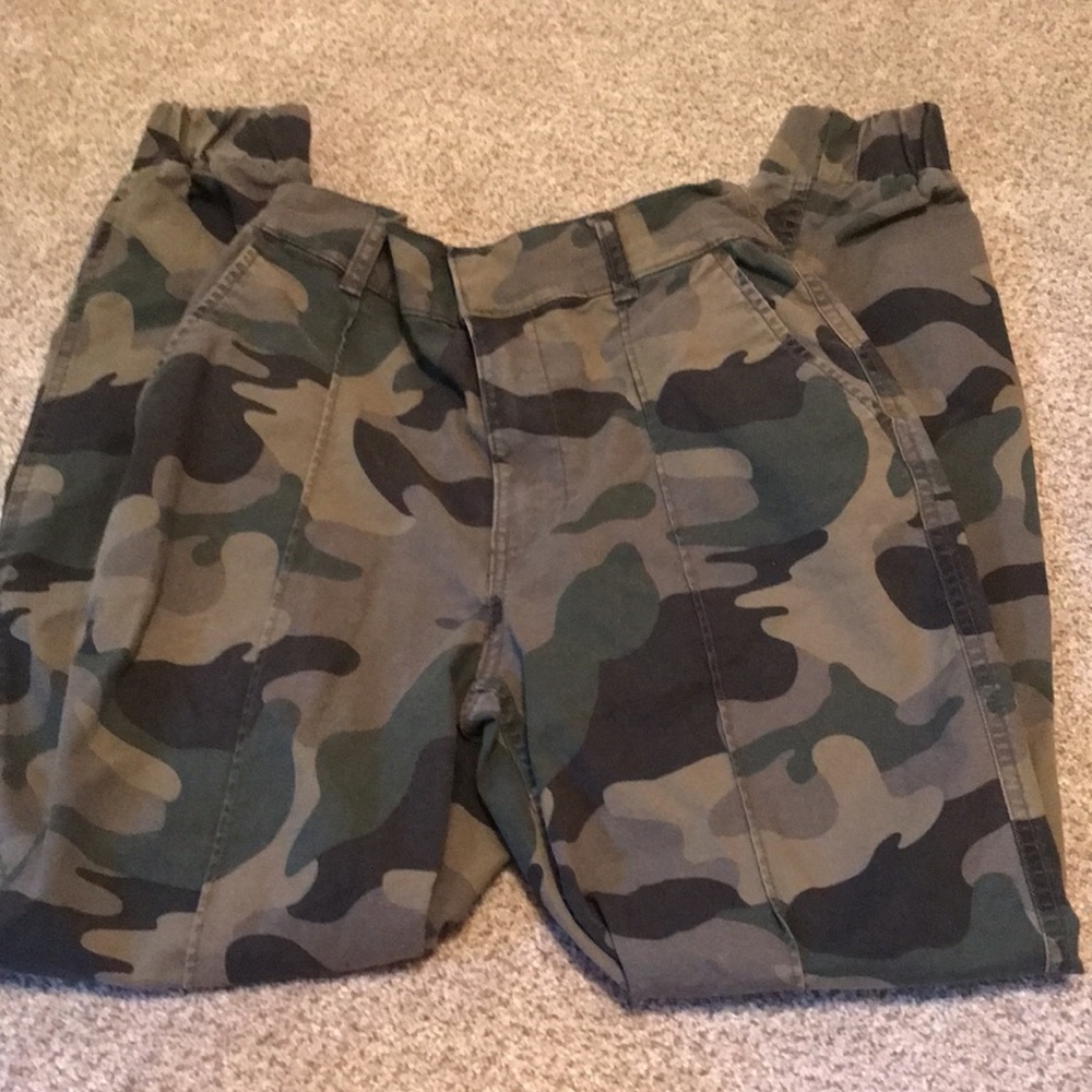 Hollister Ultra High Rise Camo Pants